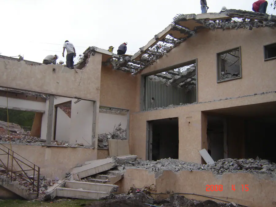 Proceso de demolición controlada